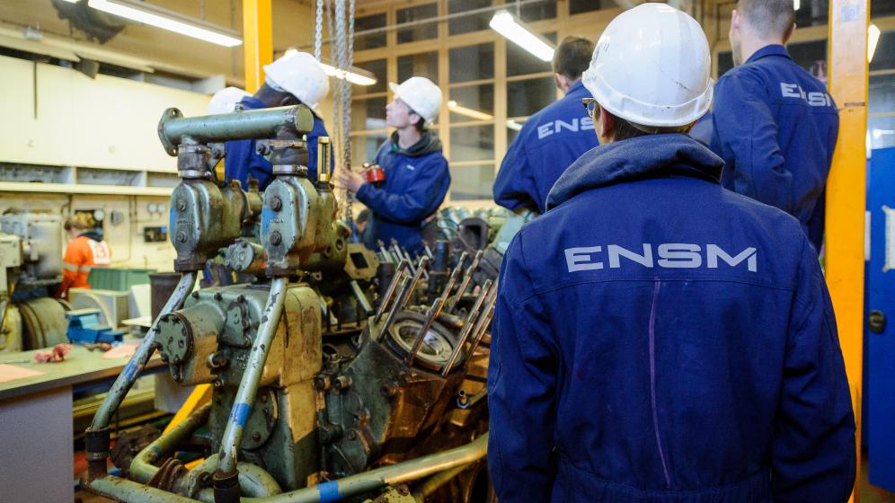 Elève de dos à l'Ecole nationale supérieure maritime