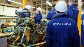 Elève de dos à l'Ecole nationale supérieure maritime