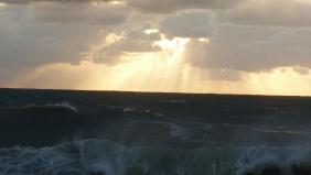 vague qui deferle plage